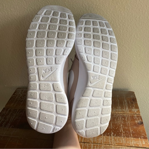 Nike mens Roshe 1 Sand White sneakers size 10.5 - Picture 11 of 12